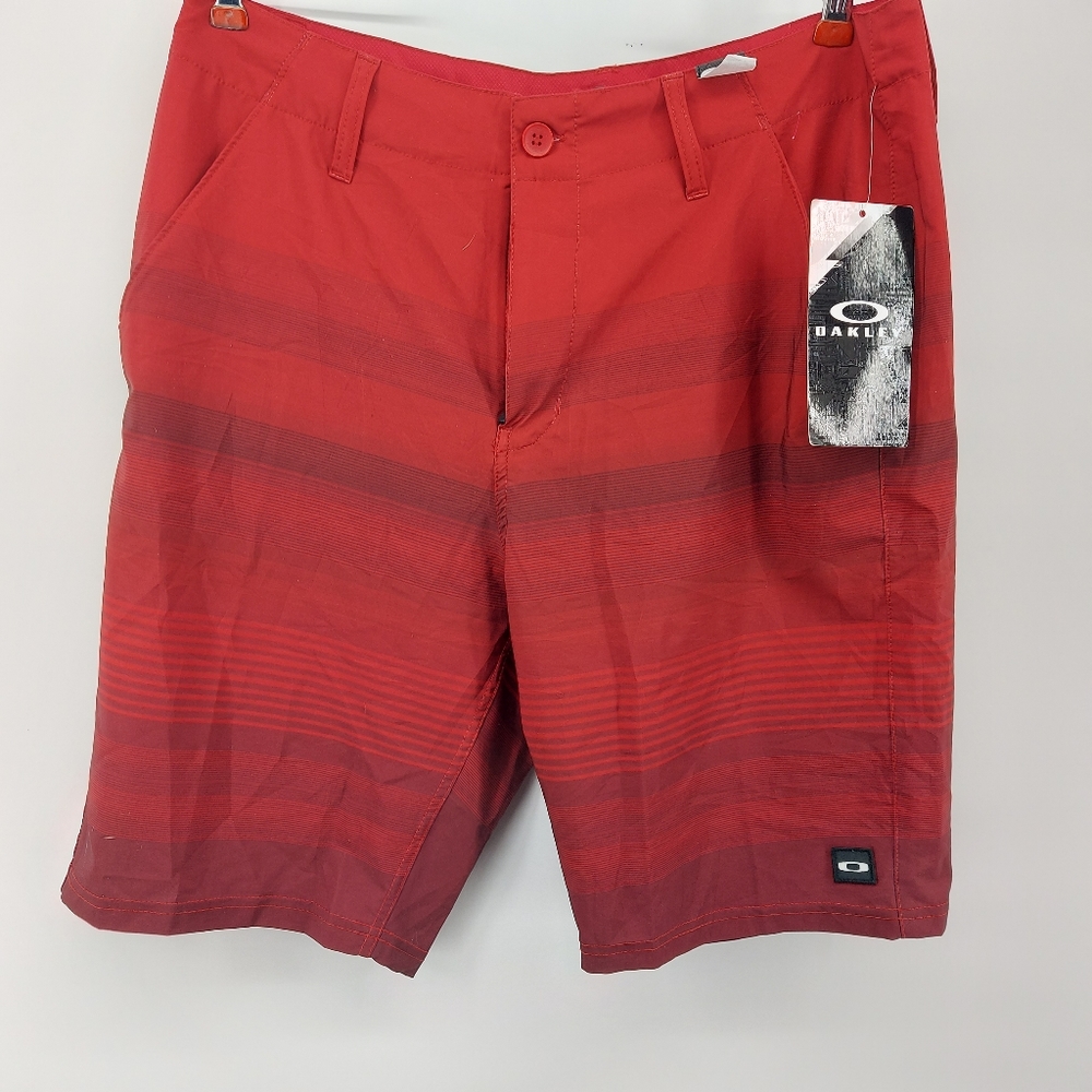 Oakley Men's The Point Hybrid 2.0 Short, New Crimson, Size 32
